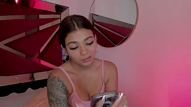 Snapshot of GiaFu chatting on 12-04-25, 06:05 GiaFu online show from 12-04-25, 06:05