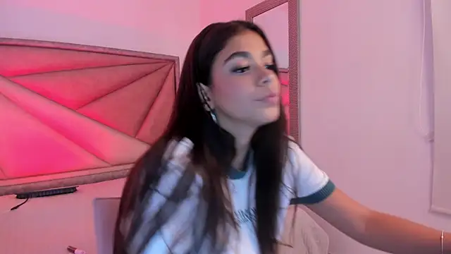 Snapshot of GiaFu chatting on 12-13-25, 07:53 GiaFu online show from 12-13-25, 07:53