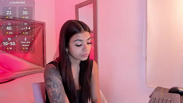 Snapshot of GiaFu chatting on 12-14-25, 06:12 GiaFu online show from 12-14-25, 06:12