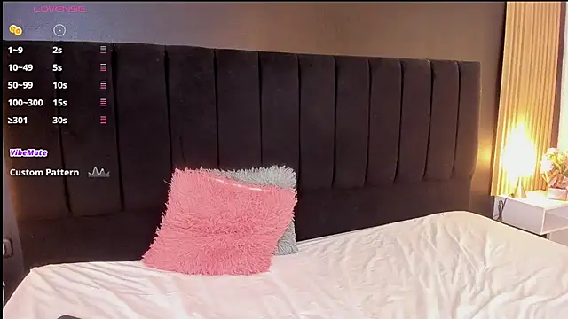 sweetsofia18 online show from 10-24-25, 10:55