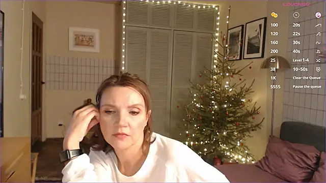 Snapshot of Charline_TheFoxTail chatting on 01-03-25, 08:32 Charline TheFoxTail online show from 01-03-25, 08:32