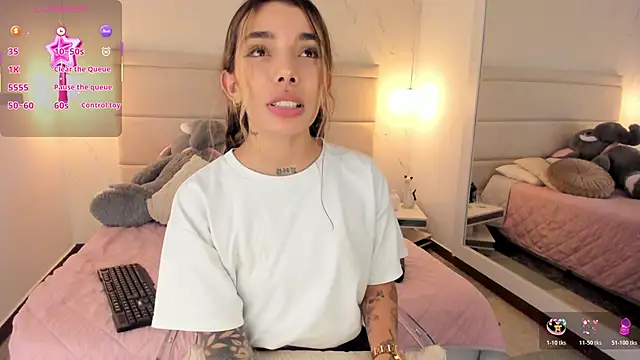 Mollymoon1 online show from 11-14-25, 08:51