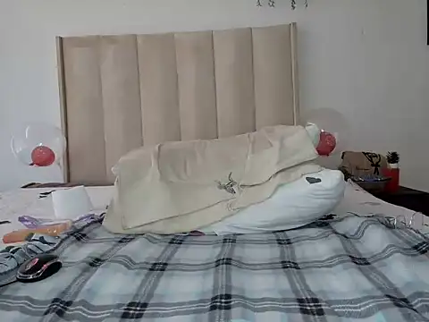 Pearl 00 online show from 02-25-25, 10:04