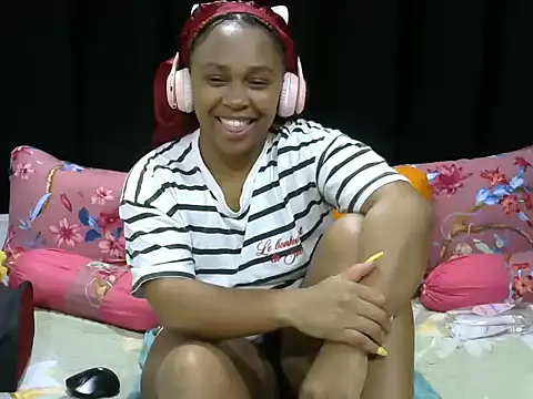 Pearl 00 online show from 06-02-26, 07:49