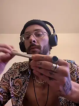 Snapshot of casualtimepassenger chatting on 02-20-25, 12:47 casualtimepassenger online show from 02-20-25, 12:47