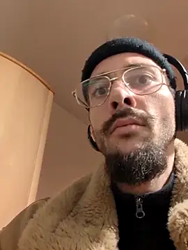 Snapshot of casualtimepassenger chatting on 02-28-25, 08:39 casualtimepassenger online show from 02-28-25, 08:39