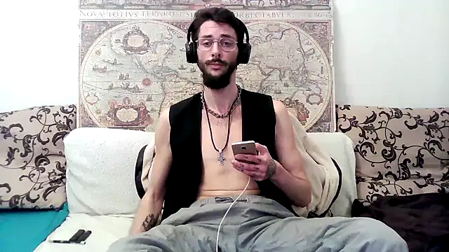 Snapshot of casualtimepassenger chatting on 03-18-25, 12:49 casualtimepassenger online show from 03-18-25, 12:49