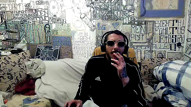 Snapshot of casualtimepassenger chatting on 05-01-26, 03:44 casualtimepassenger online show from 05-01-26, 03:44