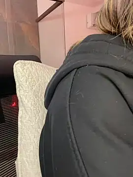 Snapshot of Alisha-Bond chatting on 01-06-25, 12:59 Alisha-Bond online show from 01-06-25, 12:59