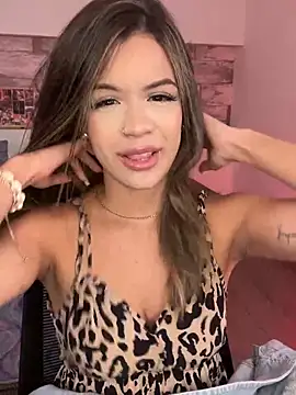 Snapshot of Alisha-Bond chatting on 01-19-25, 01:10 Alisha-Bond online show from 01-19-25, 01:10