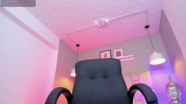 Lucy Williiams online show from 02-25-26, 07:01