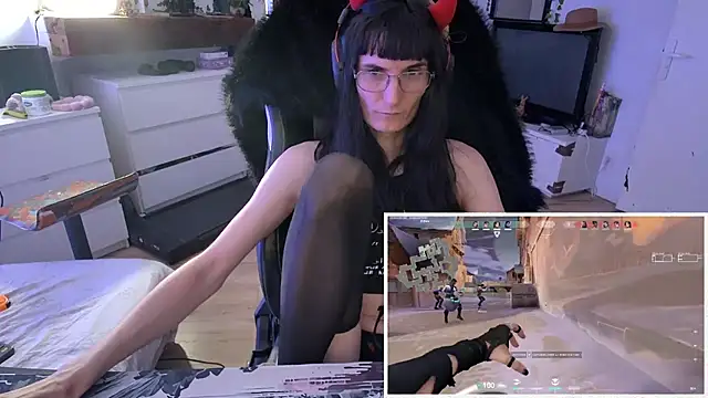 Snapshot of CeriseLapine chatting on 10-21-25, 11:05 CeriseLapine online show from 10-21-25, 11:05