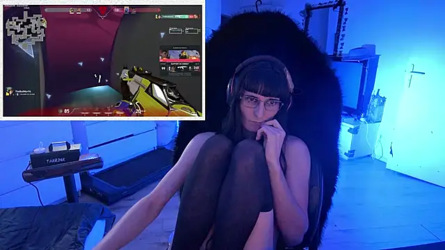 Snapshot of CeriseLapine chatting on 10-24-25, 09:44 CeriseLapine online show from 10-24-25, 09:44