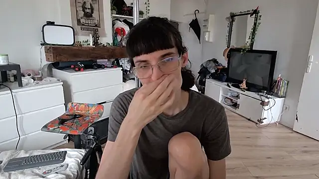 Snapshot of CeriseLapine chatting on 11-01-25, 12:07 CeriseLapine online show from 11-01-25, 12:07