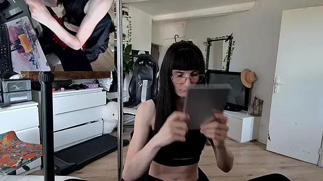 Snapshot of CeriseLapine chatting on 11-15-25, 12:02 CeriseLapine online show from 11-15-25, 12:02