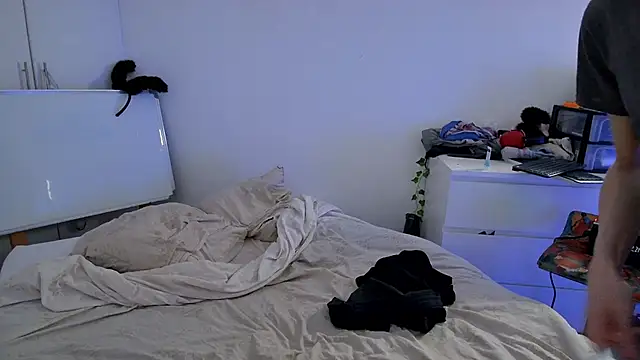 Snapshot of CeriseLapine chatting on 11-23-25, 01:16 CeriseLapine online show from 11-23-25, 01:16