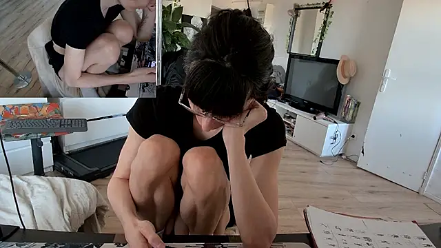 Snapshot of CeriseLapine chatting on 11-26-25, 10:27 CeriseLapine online show from 11-26-25, 10:27