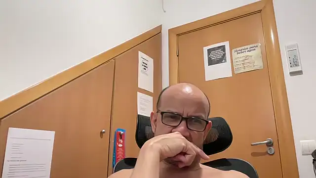 Snapshot of MARI-LUIZ chatting on 07-10-26, 05:04 MARI-LUIZ online show from 07-10-26, 05:04
