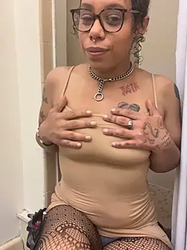 Snapshot of Princess_Desirae chatting on 05-07-26, 06:19 Princess Desirae online show from 05-07-26, 06:19