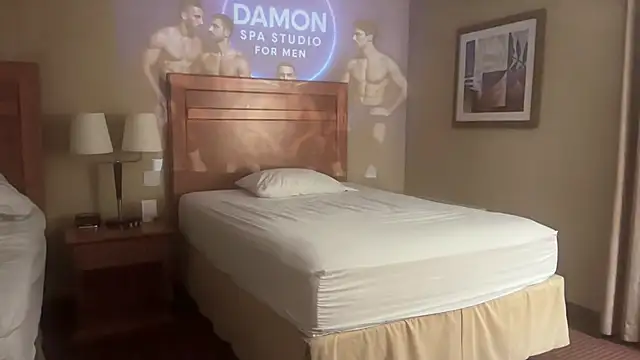 Snapshot of GymBoyVan chatting on 11-17-25, 02:06 GymBoyVan online show from 11-17-25, 02:06