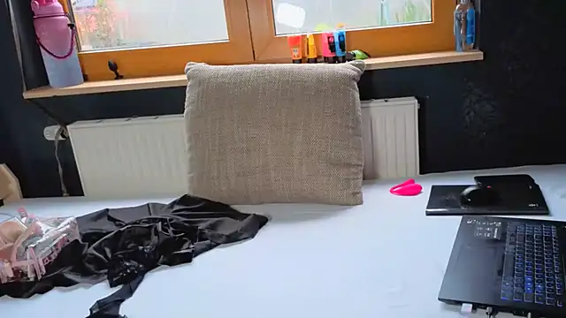 SherryOutdoor1 online show from 10-24-25, 07:38