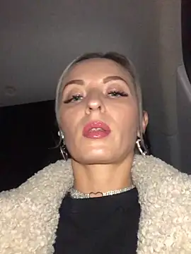 Diamond Bunny  online show from 12-24-24, 03:16