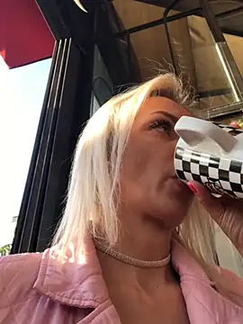 Diamond Bunny  online show from 01-27-25, 01:41