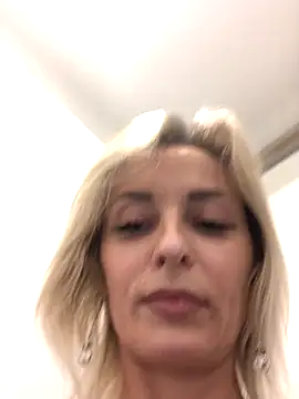 Diamond Bunny  online show from 09-13-25, 03:34