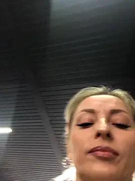 Diamond Bunny  online show from 10-03-25, 02:03