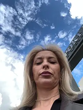 Diamond Bunny  online show from 03-22-26, 01:14