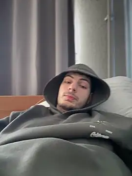 Snapshot of youssef00711 chatting on 02-27-25, 11:41 youssef00711 online show from 02-27-25, 11:41