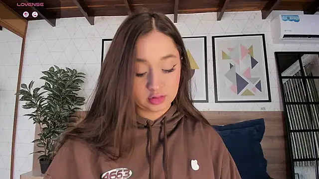 Snapshot of MiaKay1 chatting on 12-05-25, 03:37 MiaKay1 online show from 12-05-25, 03:37