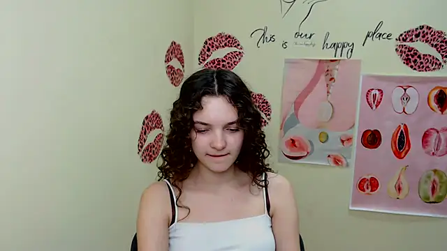 Snapshot of _SusieSu_ chatting on 02-11-25, 04:24 SusieSu online show from 02-11-25, 04:24