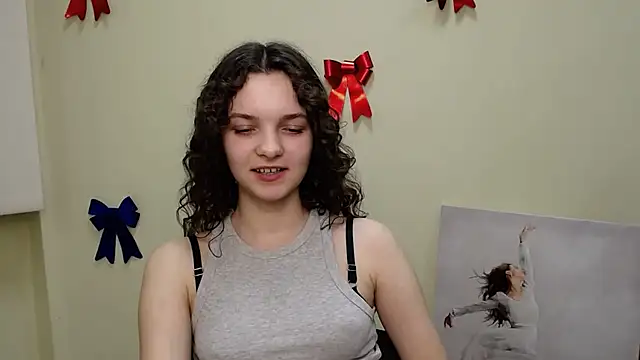 Snapshot of _SusieSu_ chatting on 02-15-25, 04:56 SusieSu online show from 02-15-25, 04:56