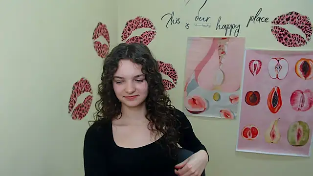 Snapshot of _SusieSu_ chatting on 02-17-25, 04:37 SusieSu online show from 02-17-25, 04:37