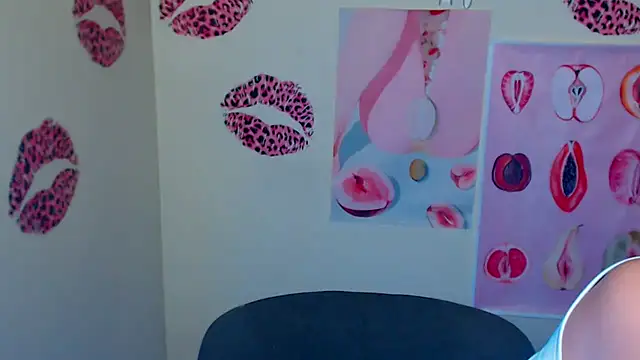 Snapshot of _SusieSu_ chatting on 10-23-25, 06:34 SusieSu online show from 10-23-25, 06:34