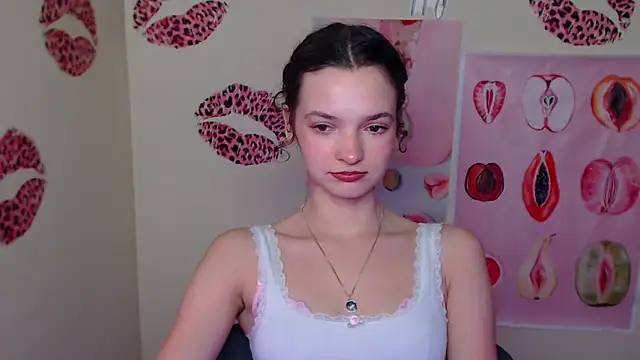 Snapshot of _SusieSu_ chatting on 12-16-25, 01:27 SusieSu online show from 12-16-25, 01:27