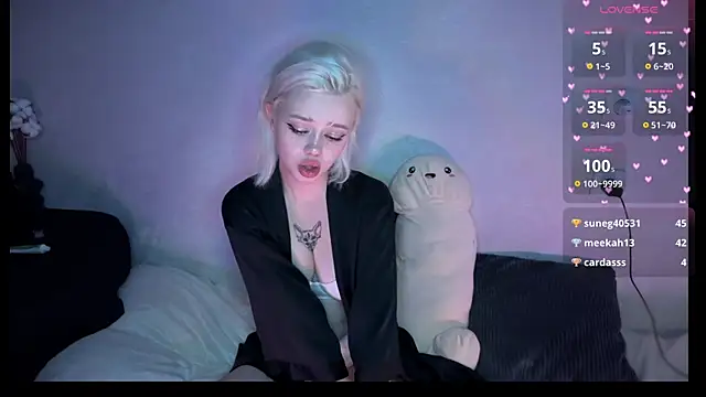 Snapshot of SusieEvans chatting on 09-14-25, 09:25 SusieEvans online show from 09-14-25, 09:25