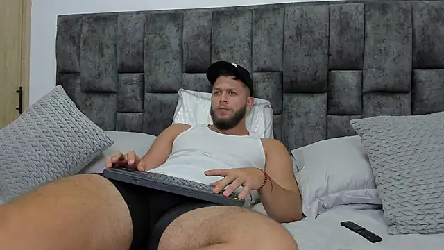 Snapshot of BastianFerrari chatting on 12-21-24, 10:40 BastianFerrari online show from 12-21-24, 10:40