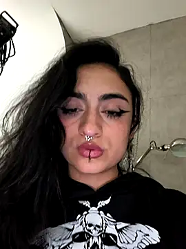 Lila Desiree online show from 12-17-25, 04:13