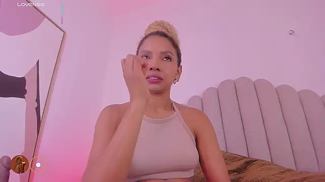 Snapshot of Nikki_Angel_ chatting on 02-27-26, 07:25 Nikki Angel online show from 02-27-26, 07:25