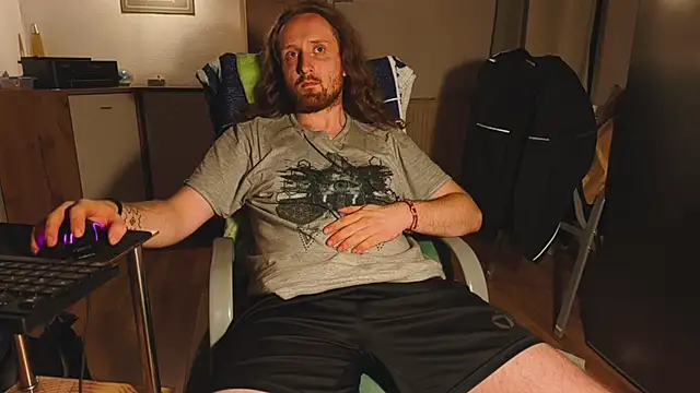 Snapshot of DrownMentallyyy chatting on 12-15-25, 11:31 DrownMentallyyy online show from 12-15-25, 11:31