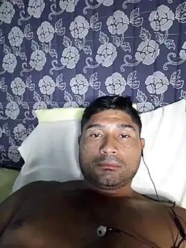 Snapshot of Diogo100 chatting on 03-08-26, 06:06 Diogo100 online show from 03-08-26, 06:06