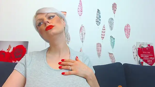 Snapshot of ForeverBarbie_ chatting on 09-12-25, 11:26 ForeverBarbie  online show from 09-12-25, 11:26