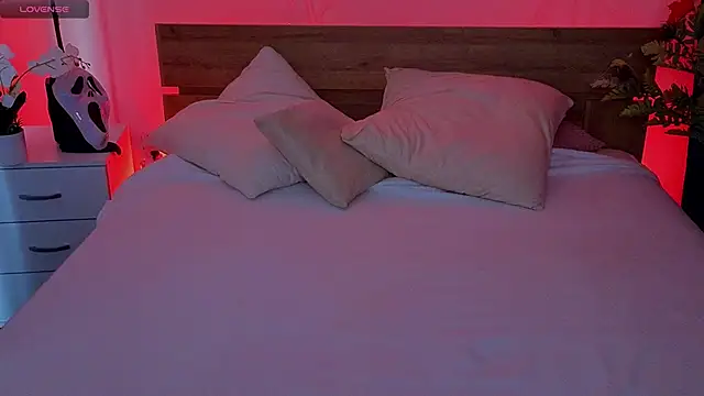 Snapshot of Dark_Lola_ chatting on 10-19-25, 02:23 Dark Lola online show from 10-19-25, 02:23