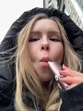 mur girl online show from 11-28-25, 12:19