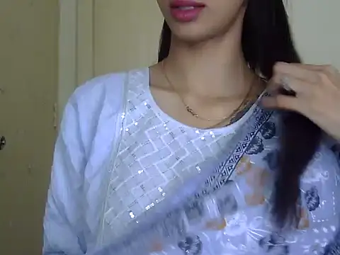 MAAYRA 09 online show from 04-30-26, 05:47