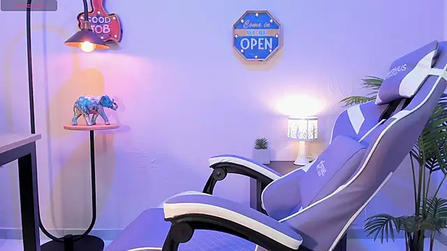 lupeebony online show from 01-12-25, 07:31
