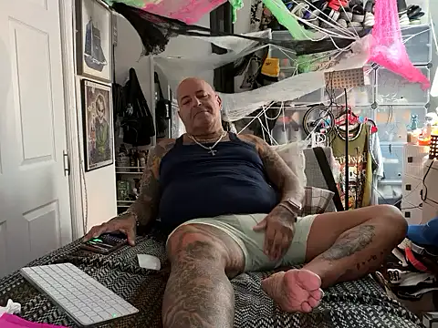 joeytatts66 online show from 10-01-25, 01:22