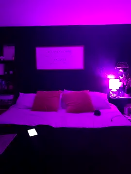 Snapshot of _CumSeeV_ chatting on 10-18-25, 04:26 CumSeeV online show from 10-18-25, 04:26